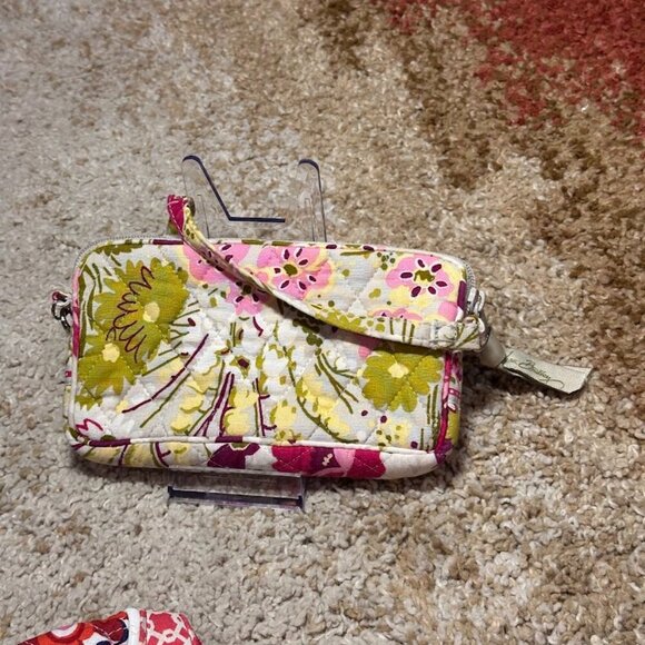 Vera Bradley Make Me Blush Zip Wristlet Quilted Wallet Designer EUC On The Go - Picture 9 of 11
